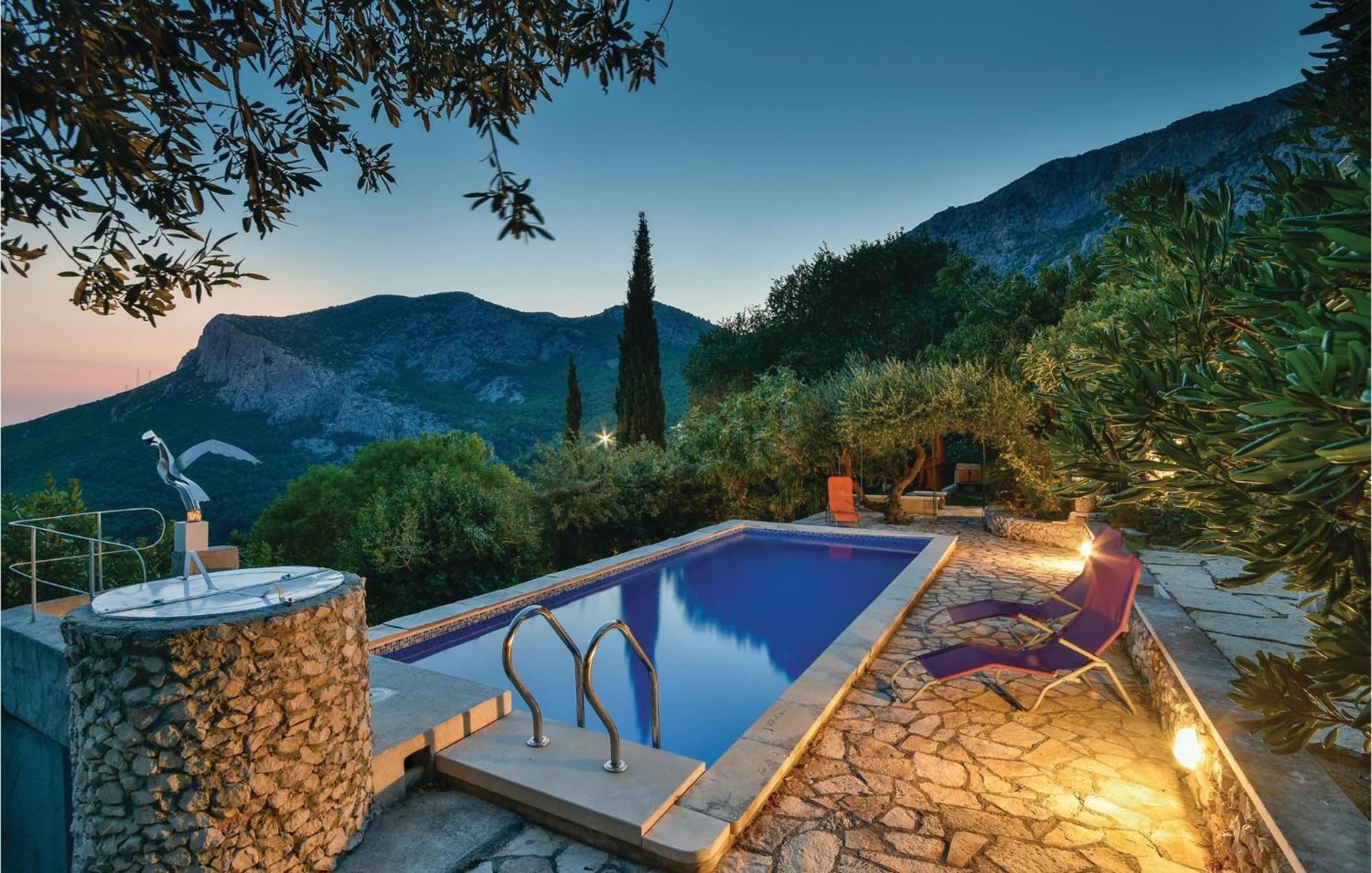 Gorgeous Home In Klis With Wifi Bobani Exterior photo