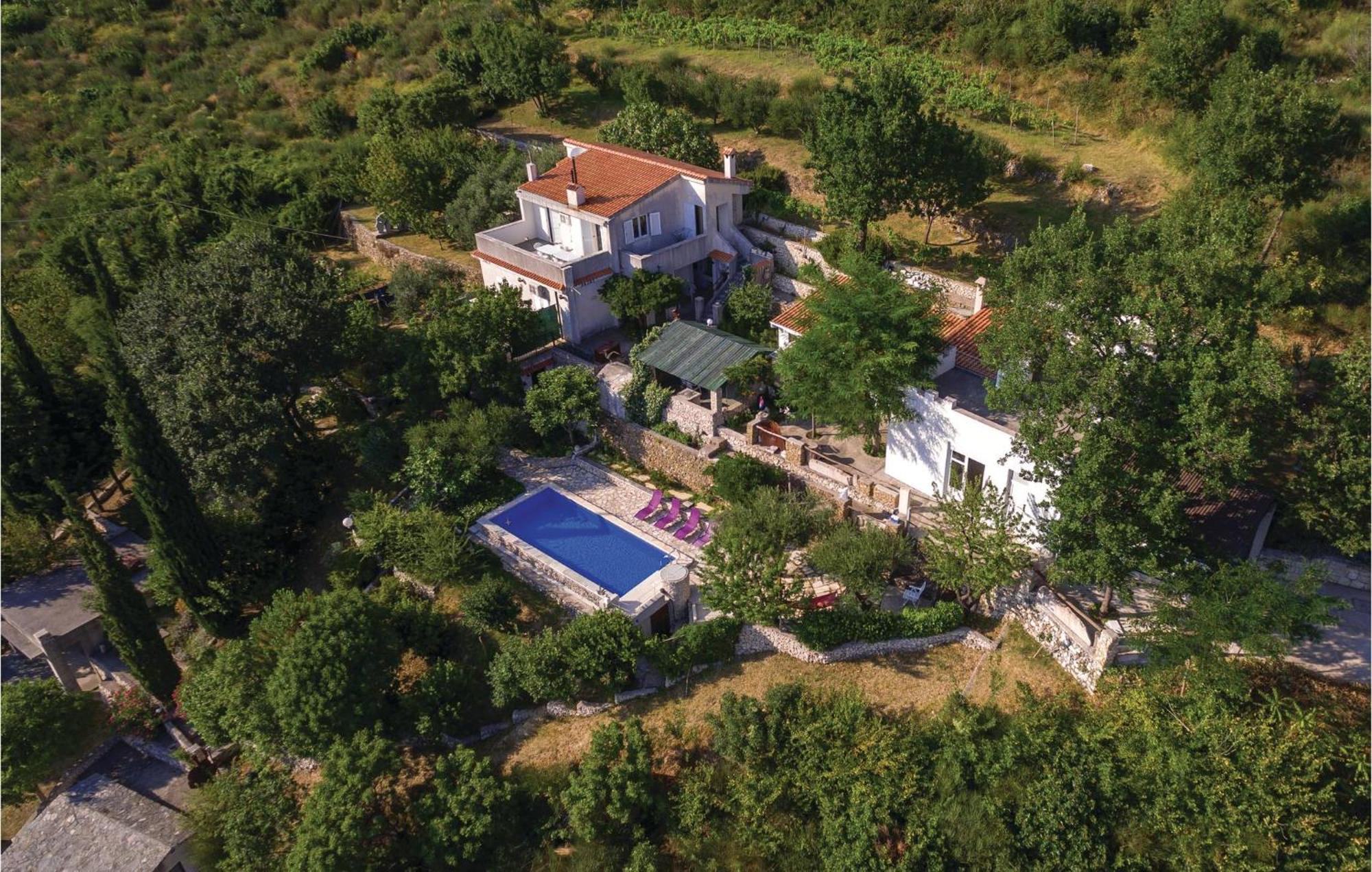 Gorgeous Home In Klis With Wifi Bobani Exterior photo