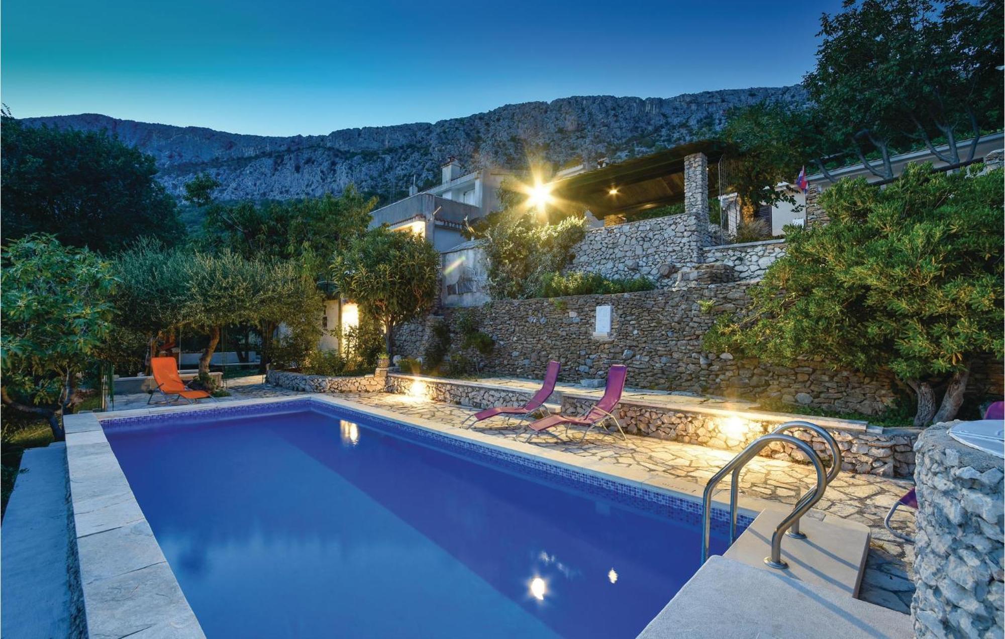 Gorgeous Home In Klis With Wifi Bobani Exterior photo