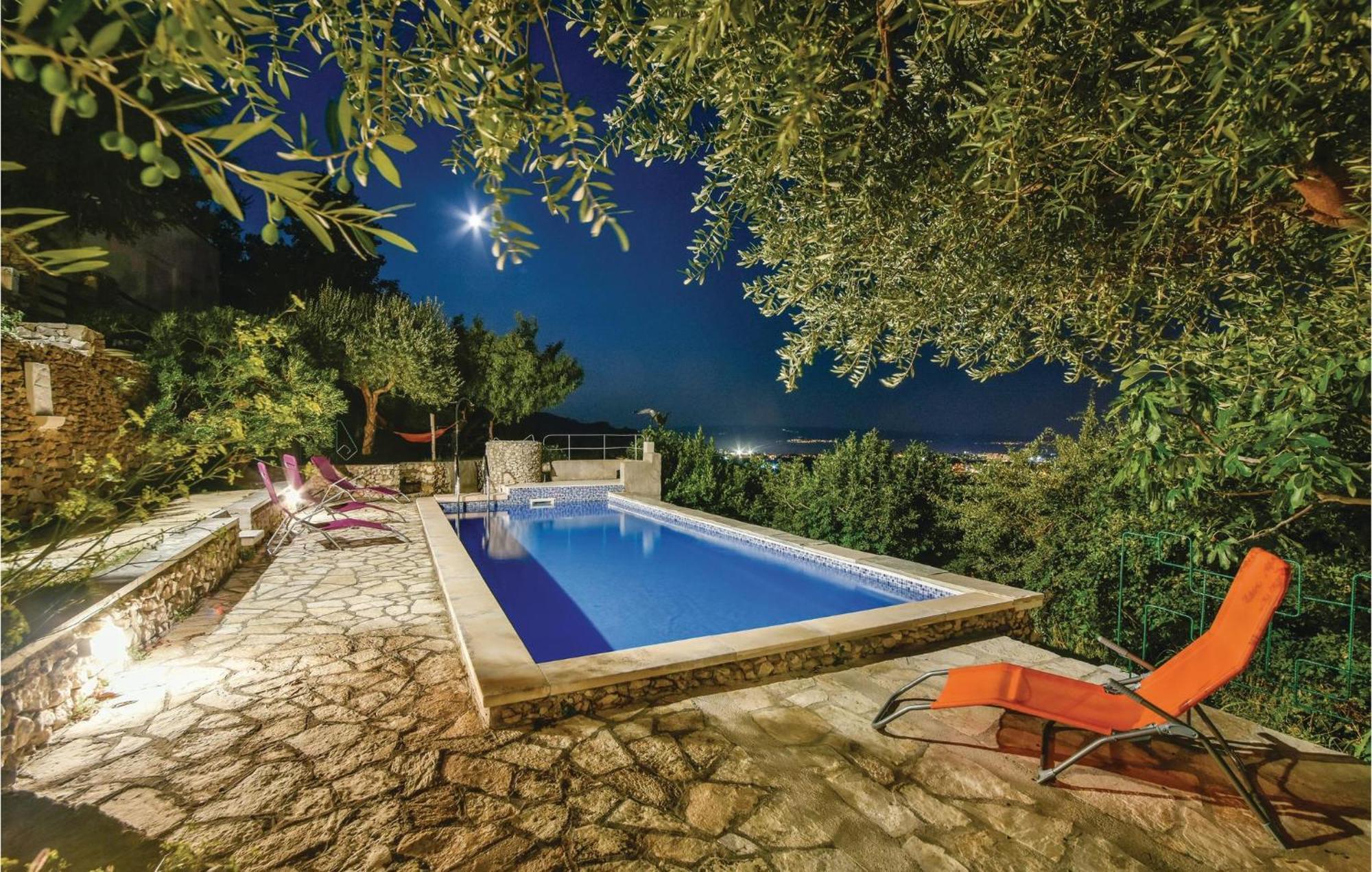 Gorgeous Home In Klis With Wifi Bobani Exterior photo